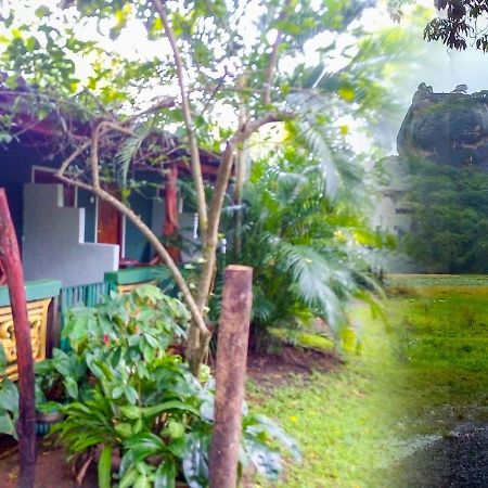 Bandula Home Stay Sigiriya Ngoại thất bức ảnh